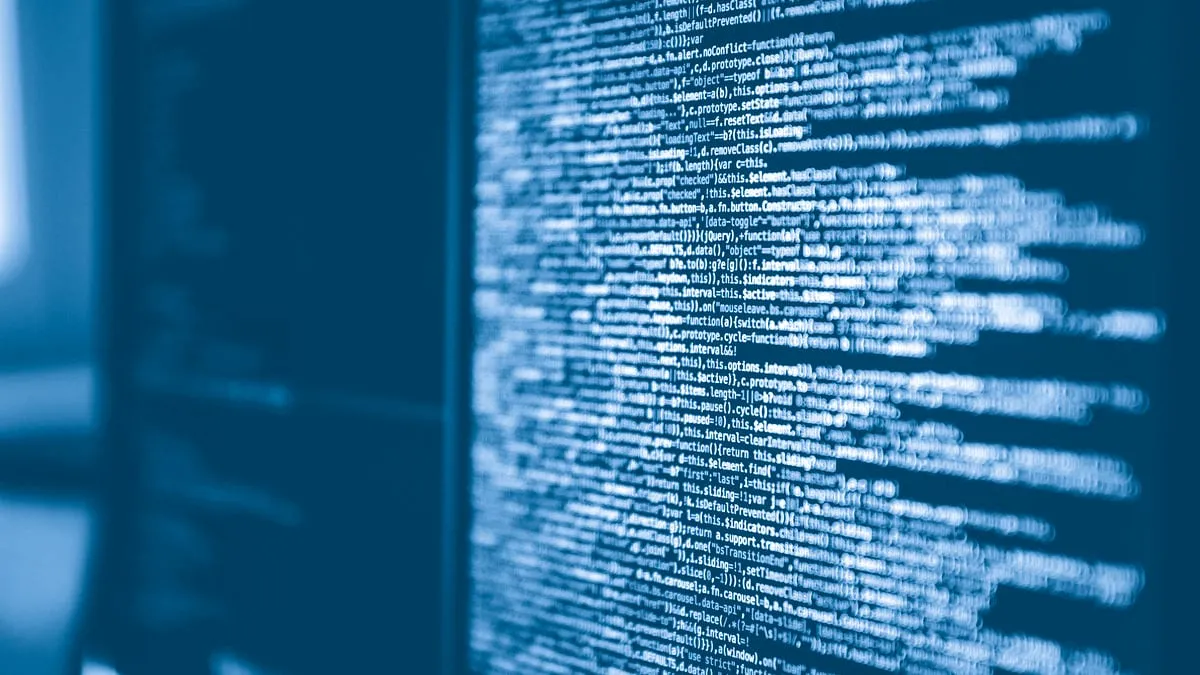 Kod źródłowy wyświetlony na ekranie monitora